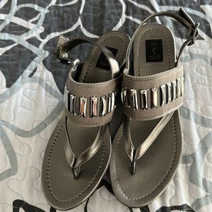 Simply Vera Vera Wang 7m dress sandals in gunmetal gray. New never worn.